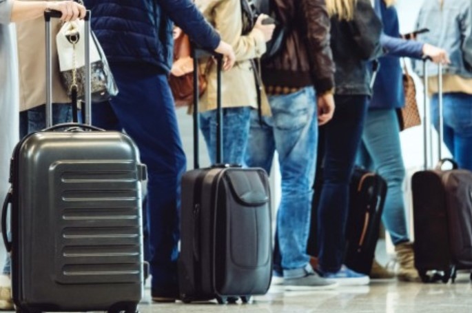 Премийният приход по застраховка Пътуване в чужбина към октомври 2021